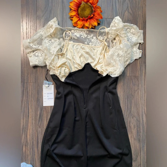 🦋B2G1🦋UNIQUE VINTAGE Ivory & Black Wiggle Dress With Lace Illusion NWT - Picture 6 of 13